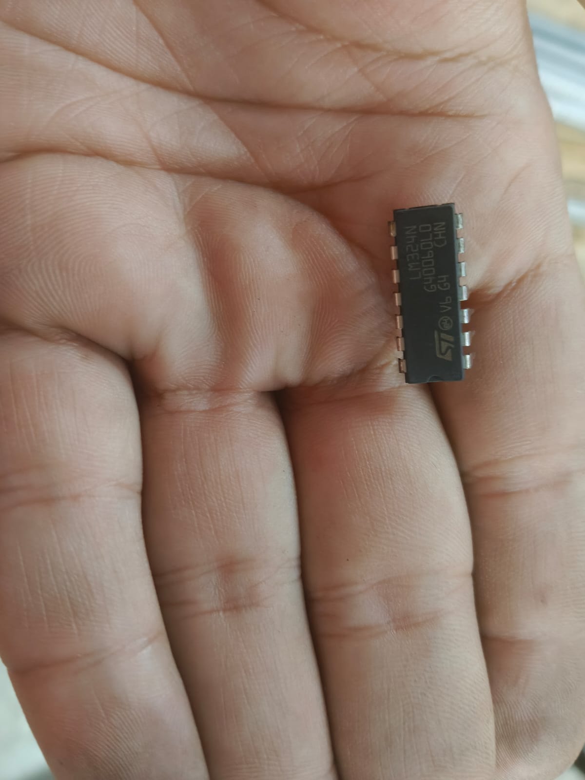 IC SMD L6562D PFC CONTROLLER 8PINS SO LEAD FREE - Image 1